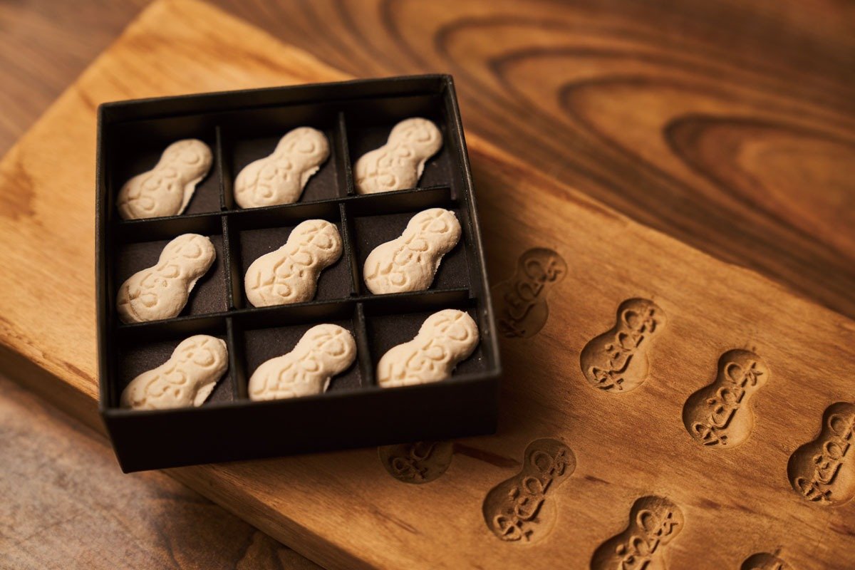 老舗京菓子店「亀屋良長」に特注して作られている