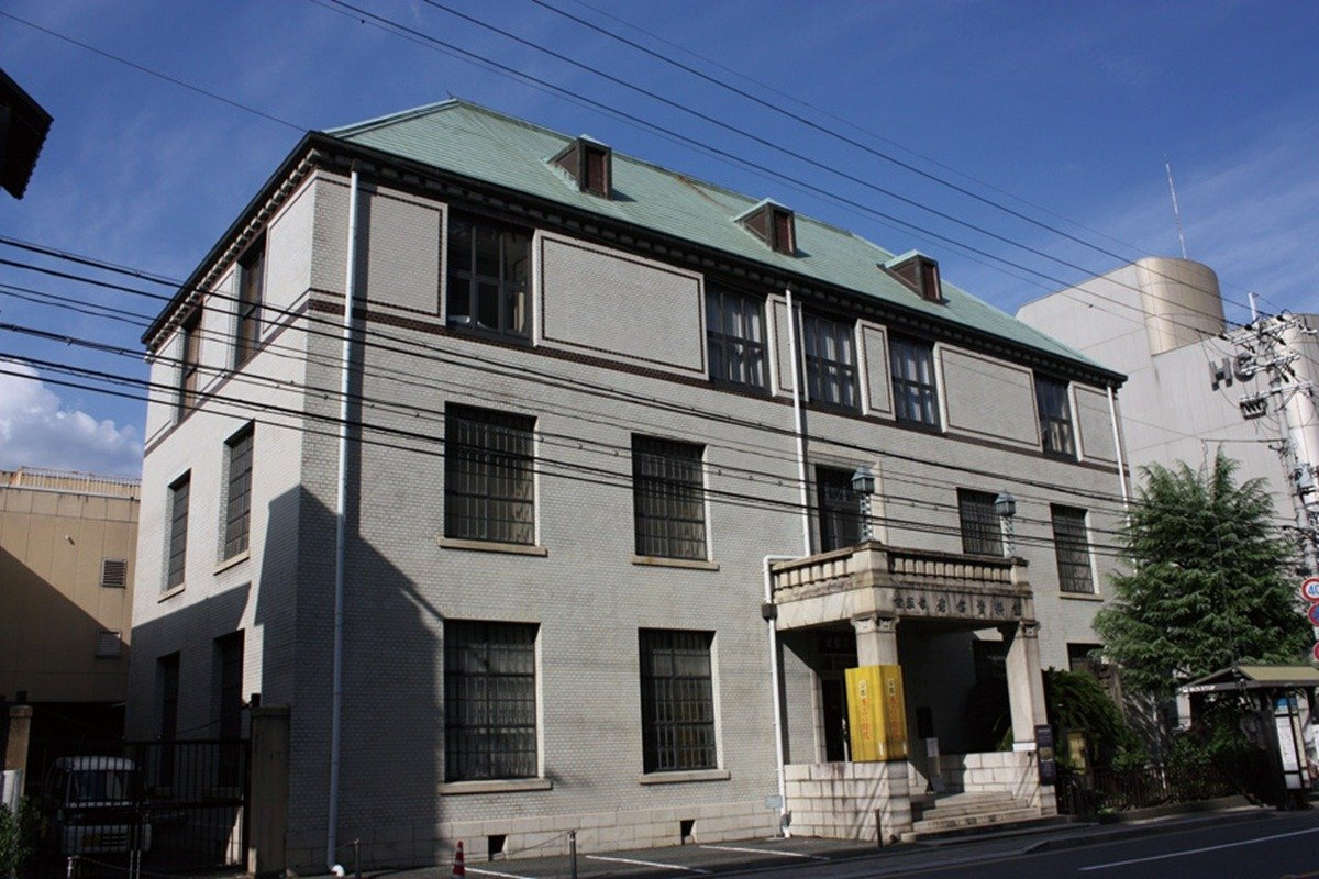 旧西陣織物館を改修した建物