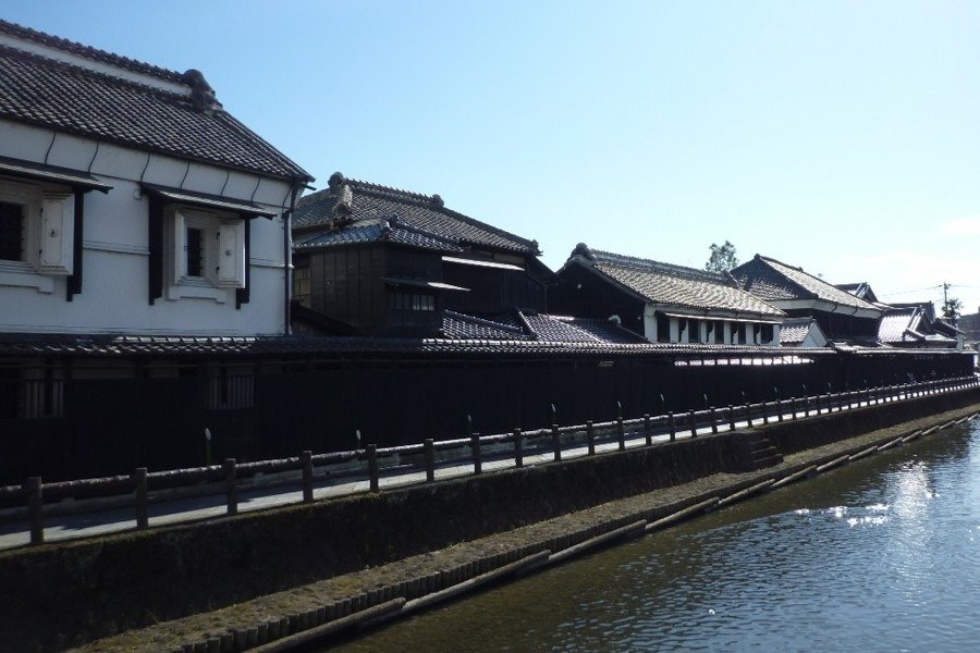 江戸時代の木材回漕問屋「塚田家」の邸宅・土蔵群を保存・公開