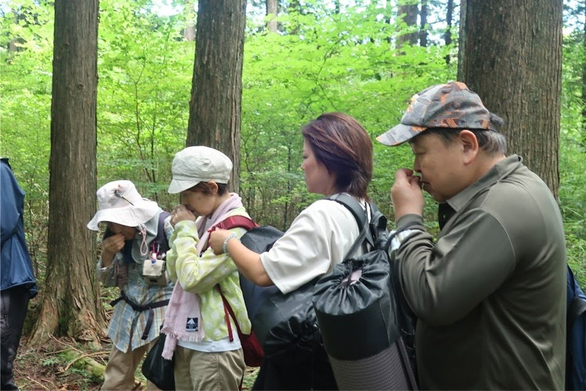 森の中では五感が研ぎ澄まされ嗅覚も敏感に