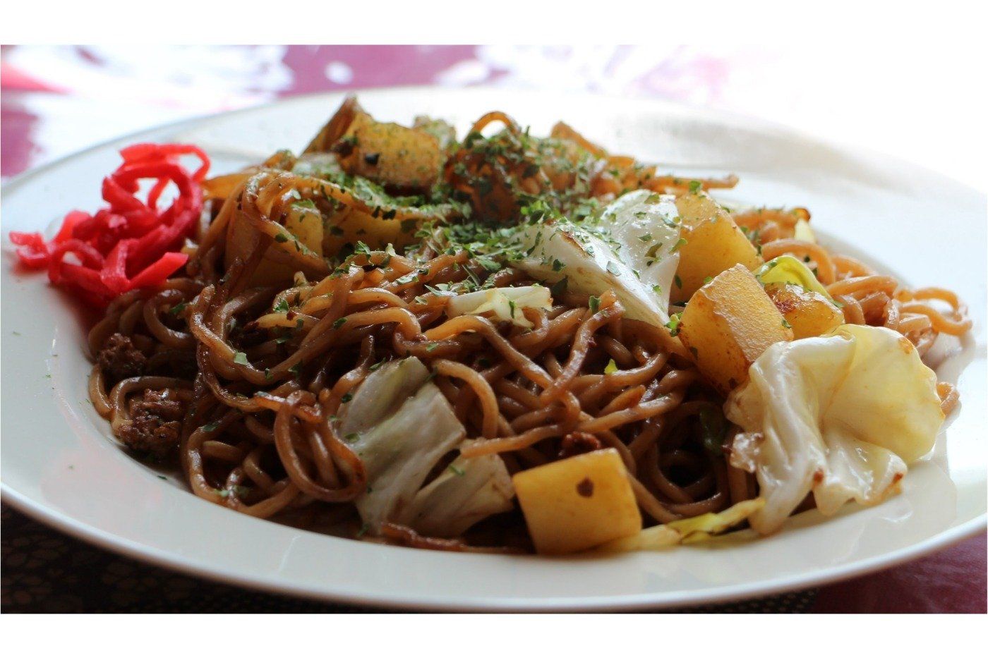 じゃがいもとソースの味が意外にマッチする「じゃがいも入り焼きそば」