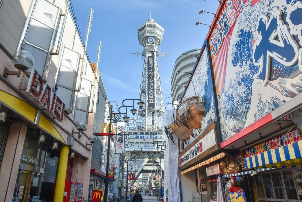 100年以上、町を見守ってきた通天閣。現在は二代目