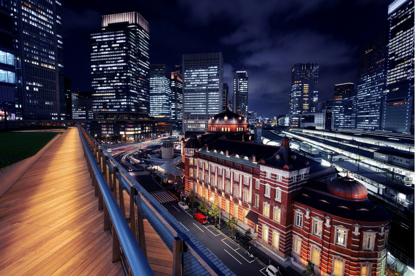 丸の内駅舎の夜景を堪能できます