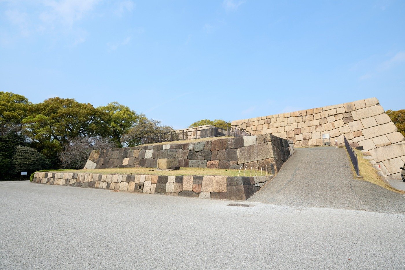 江戸城の天守は3度建てられたが、4度目は天守台のみの再建 