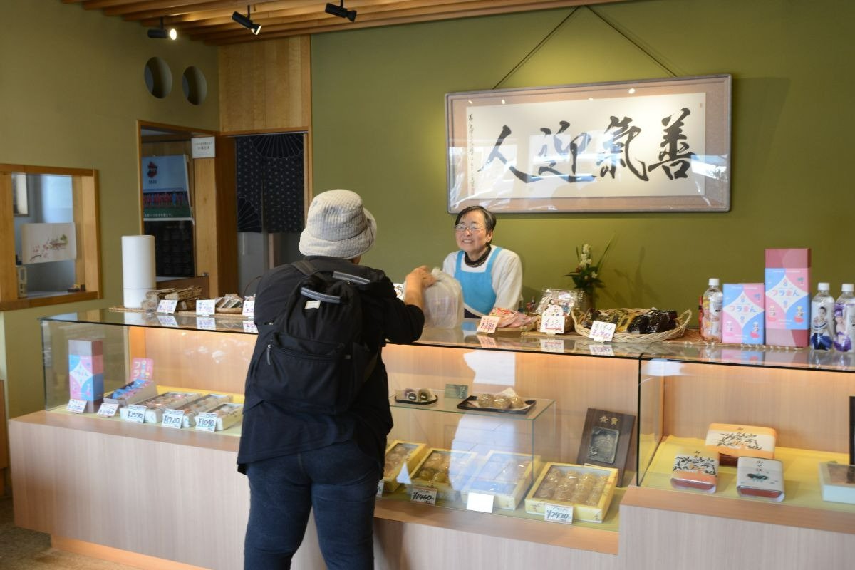 80歳を超えても元気に接客する二代目女将