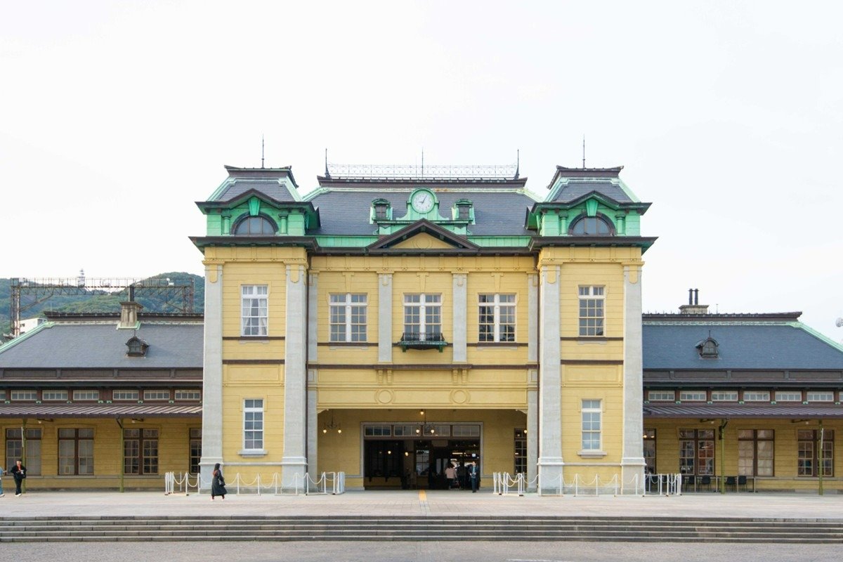 大正時代の姿に蘇（よみがえ）ったクラシックな木造駅舎