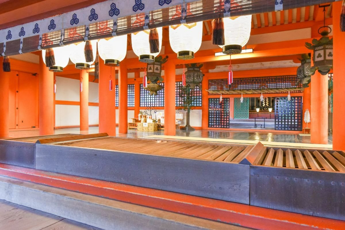 本社拝殿。この奥に弊殿と本殿があります