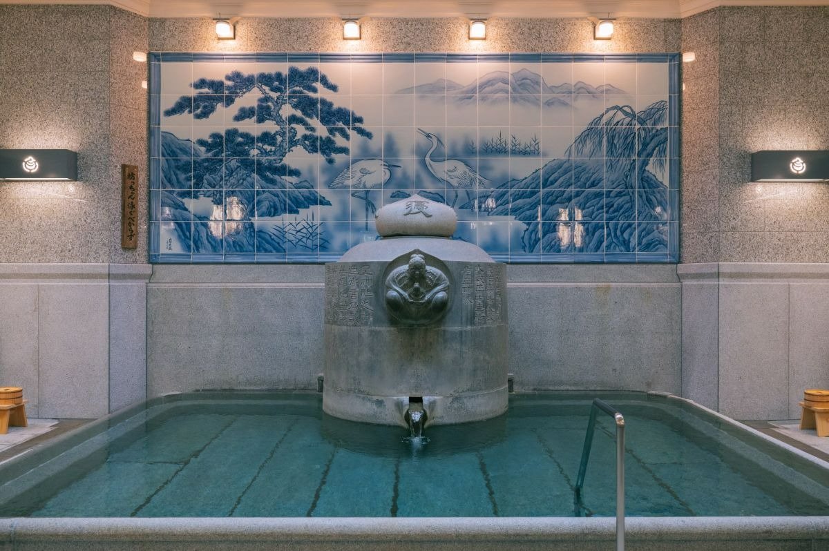 道後温泉を象徴する「神の湯」