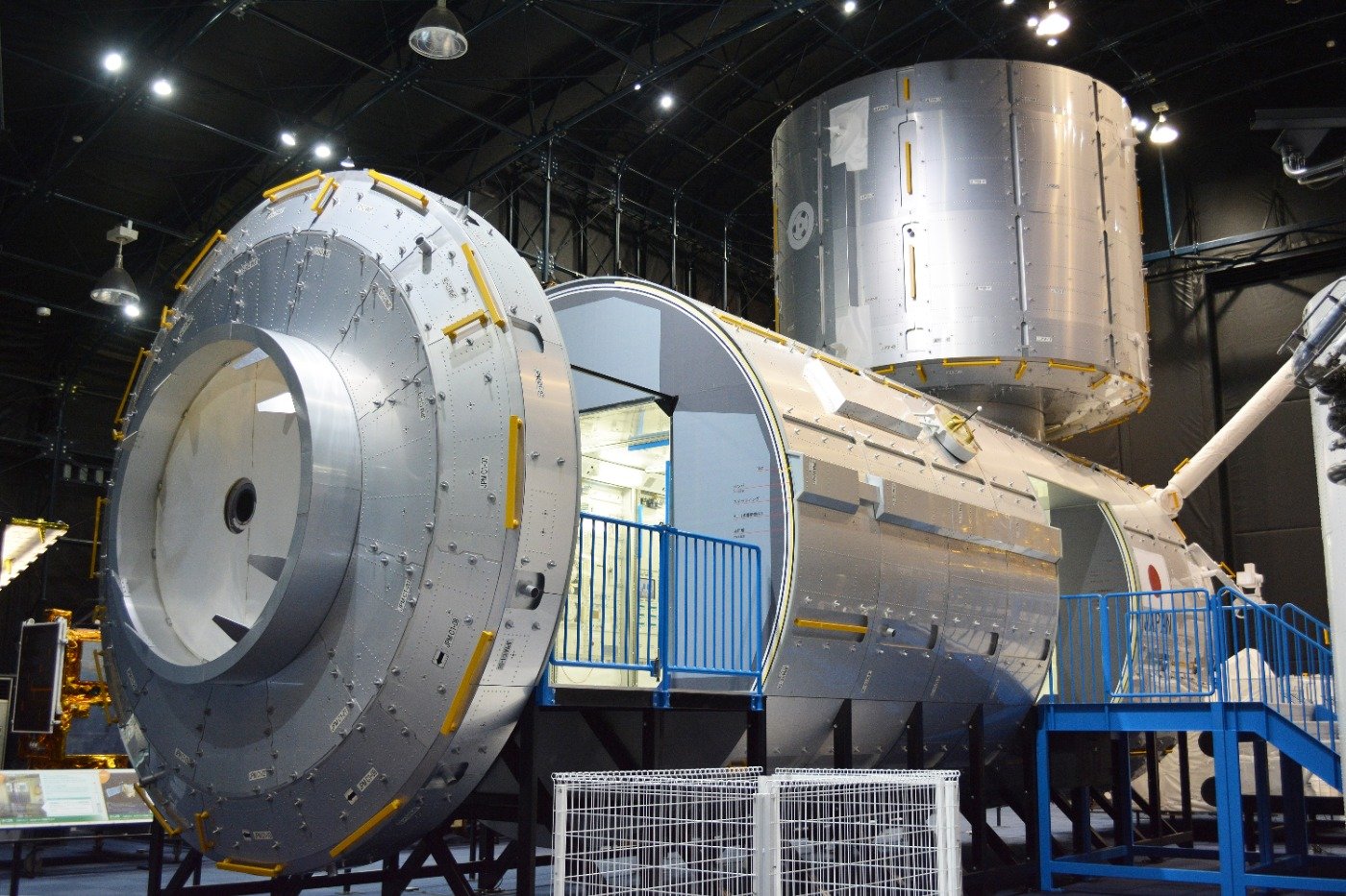 国際宇宙ステーション (ISS) の日本実験棟「きぼう」の実物大モデル