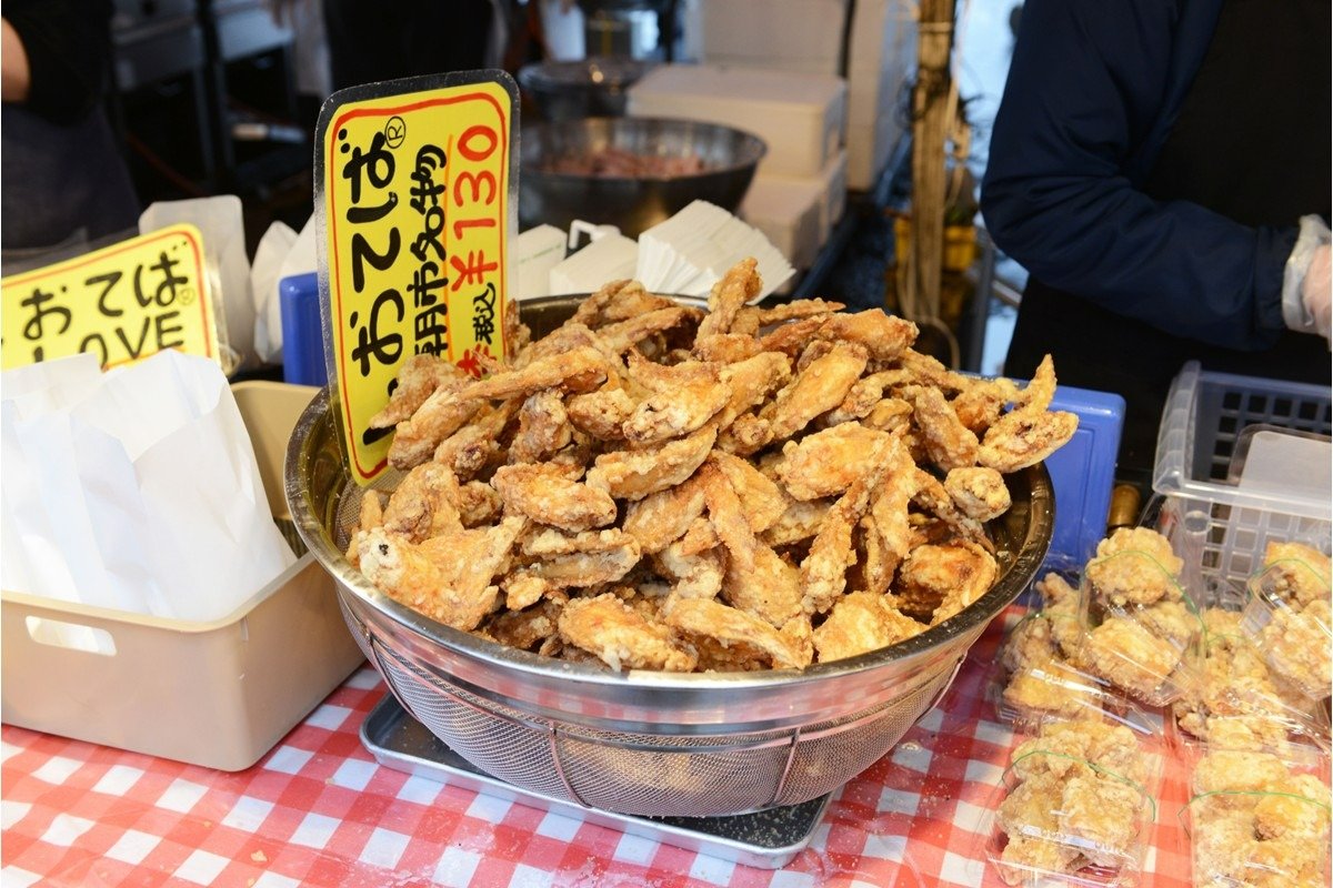 朝市名物の「大安食堂」の「しおてば」1個130円