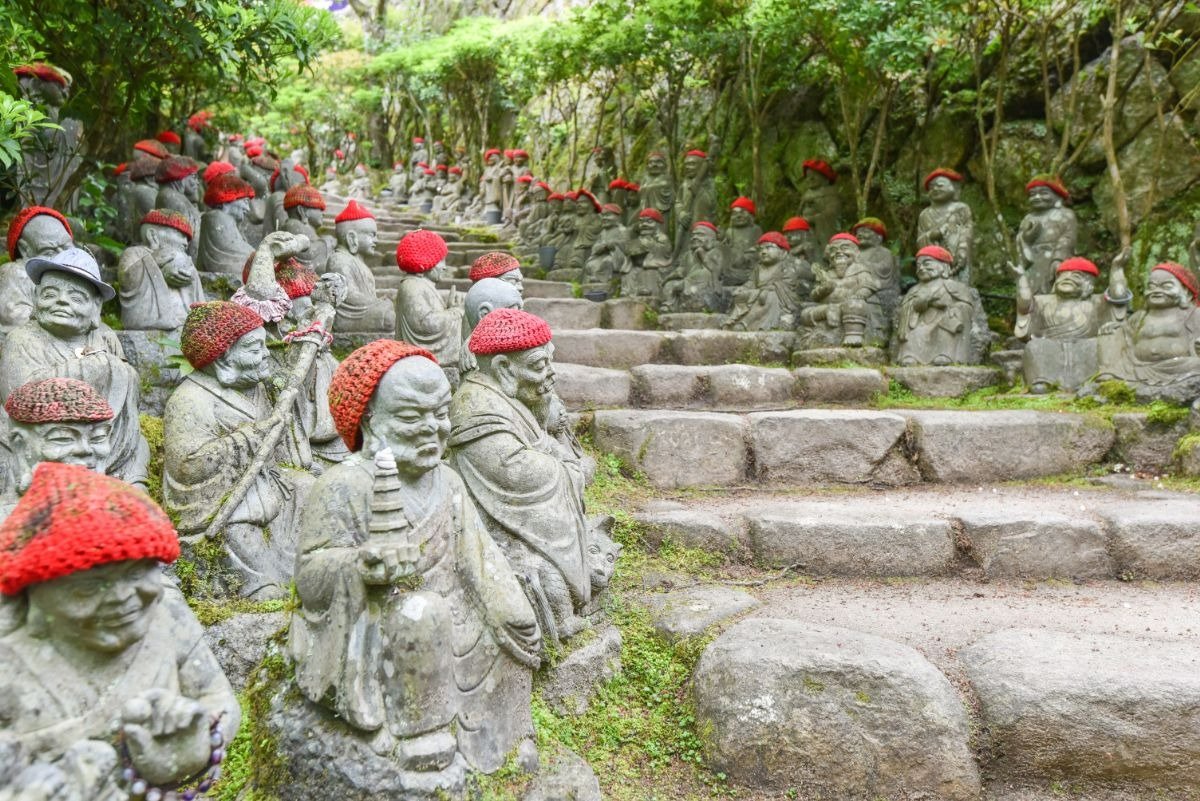 さまざまな表情で迎えてくれる五百羅漢像