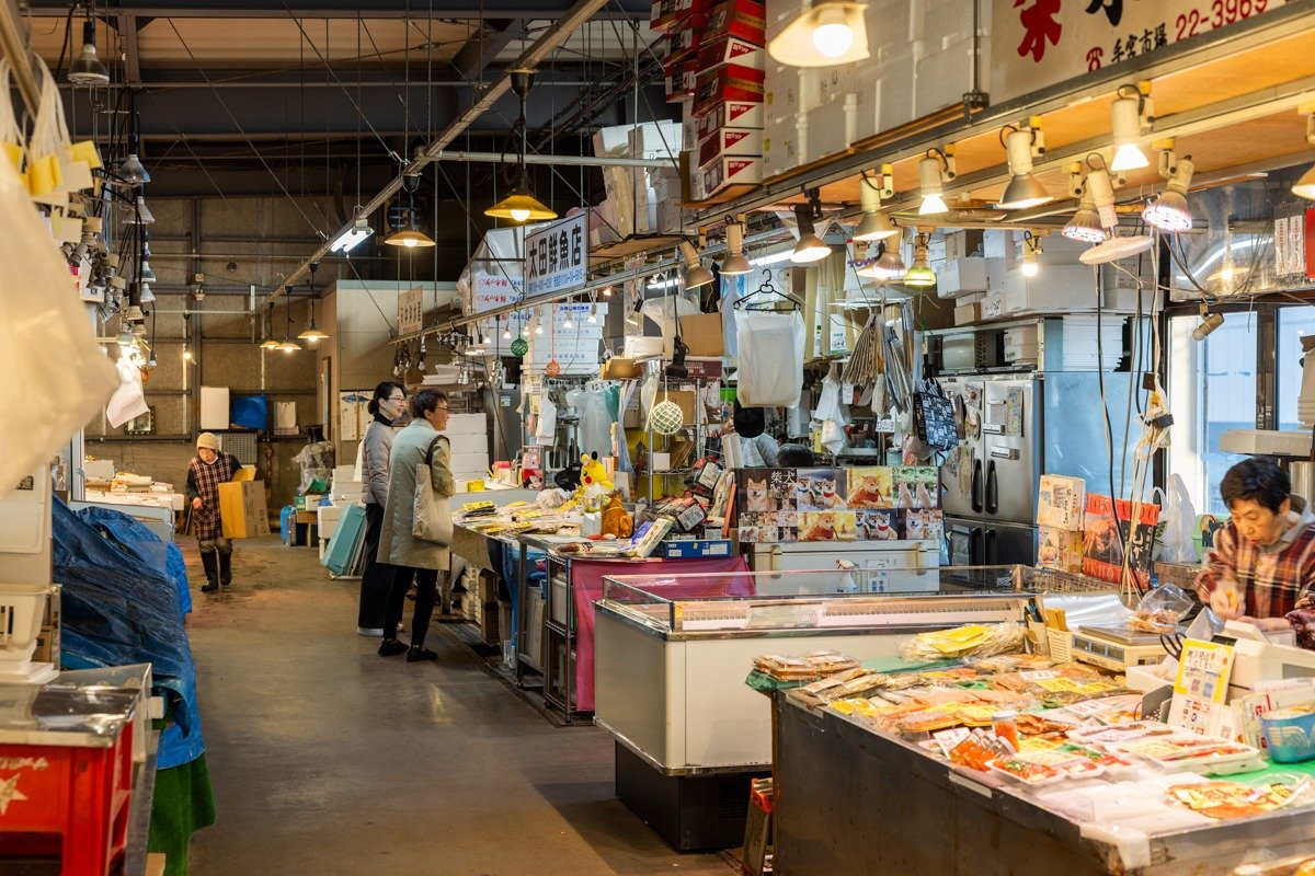 鮮魚や加工品、かまぼこなど選ぶ時間も楽しい
