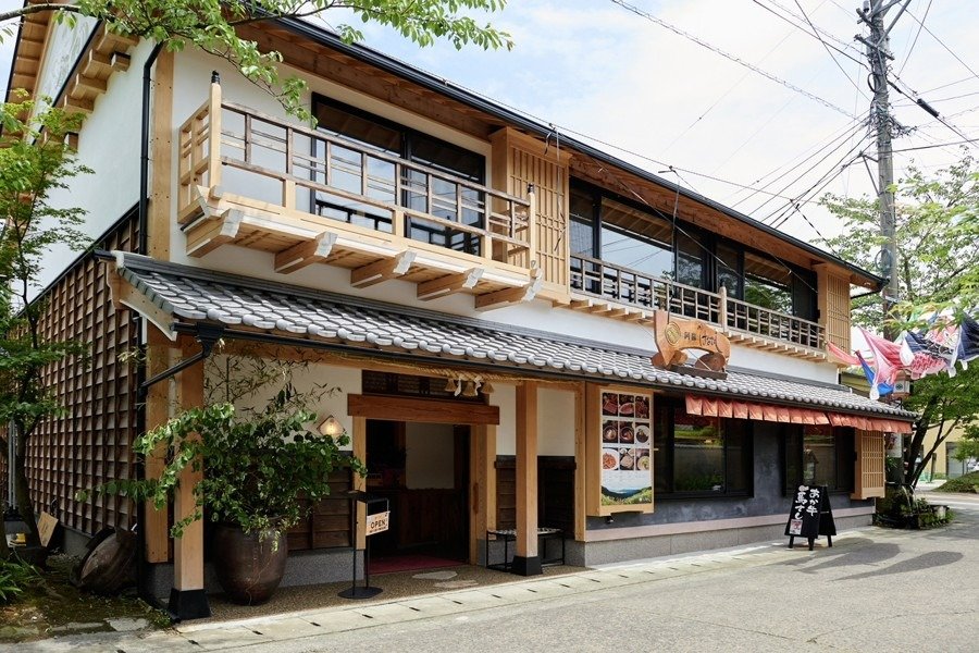 大正時代に建てられた店舗。レトロモダンな雰囲気が漂います