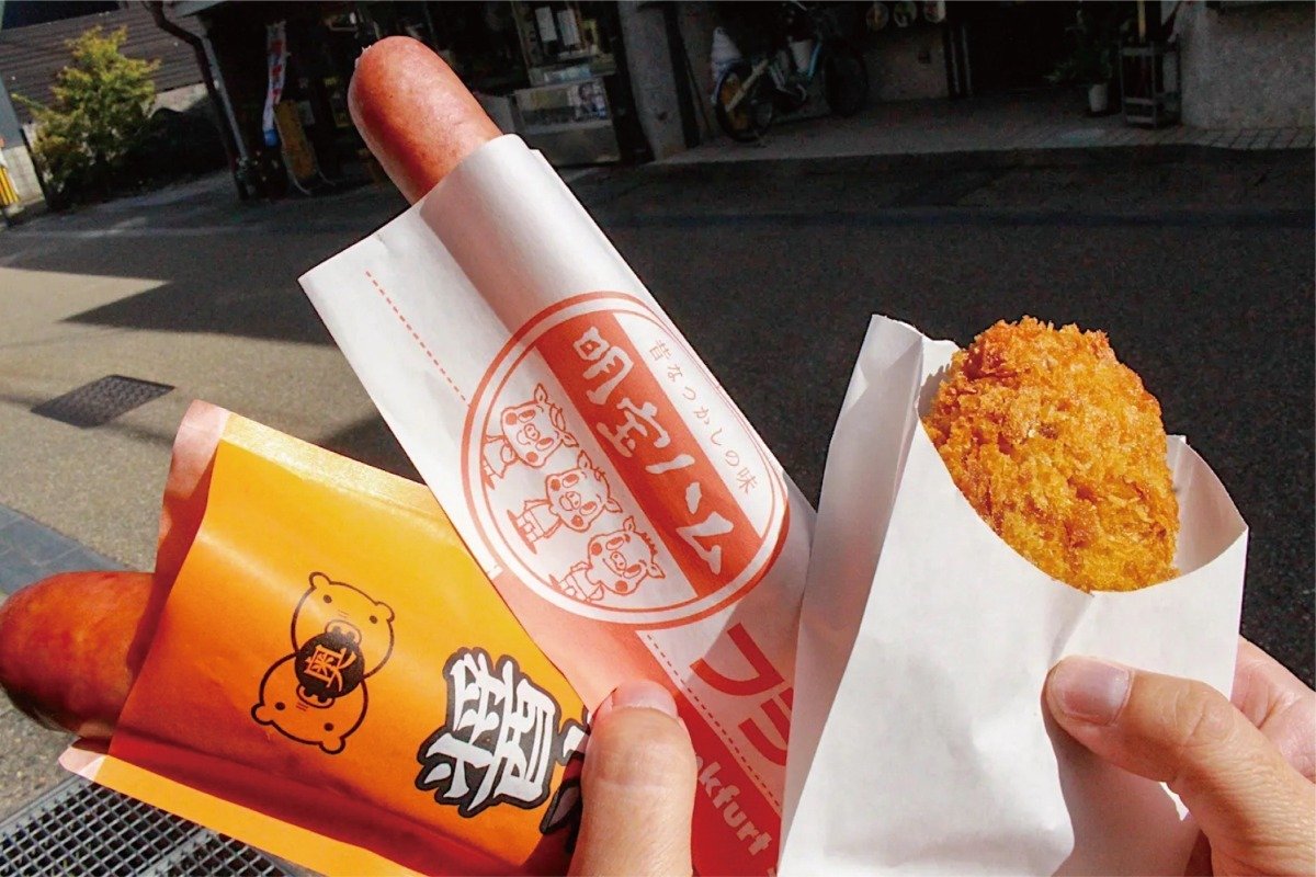 丸一精肉店の「 明方ハム醤油フランク」「明宝フランクフルト」「飛騨牛コロッケ」　写真／郡上市観光連盟