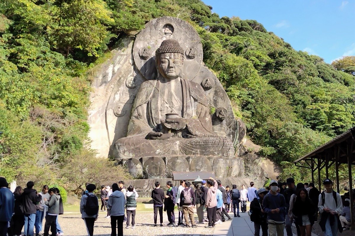 日本寺の大仏は高さ約31メートル
