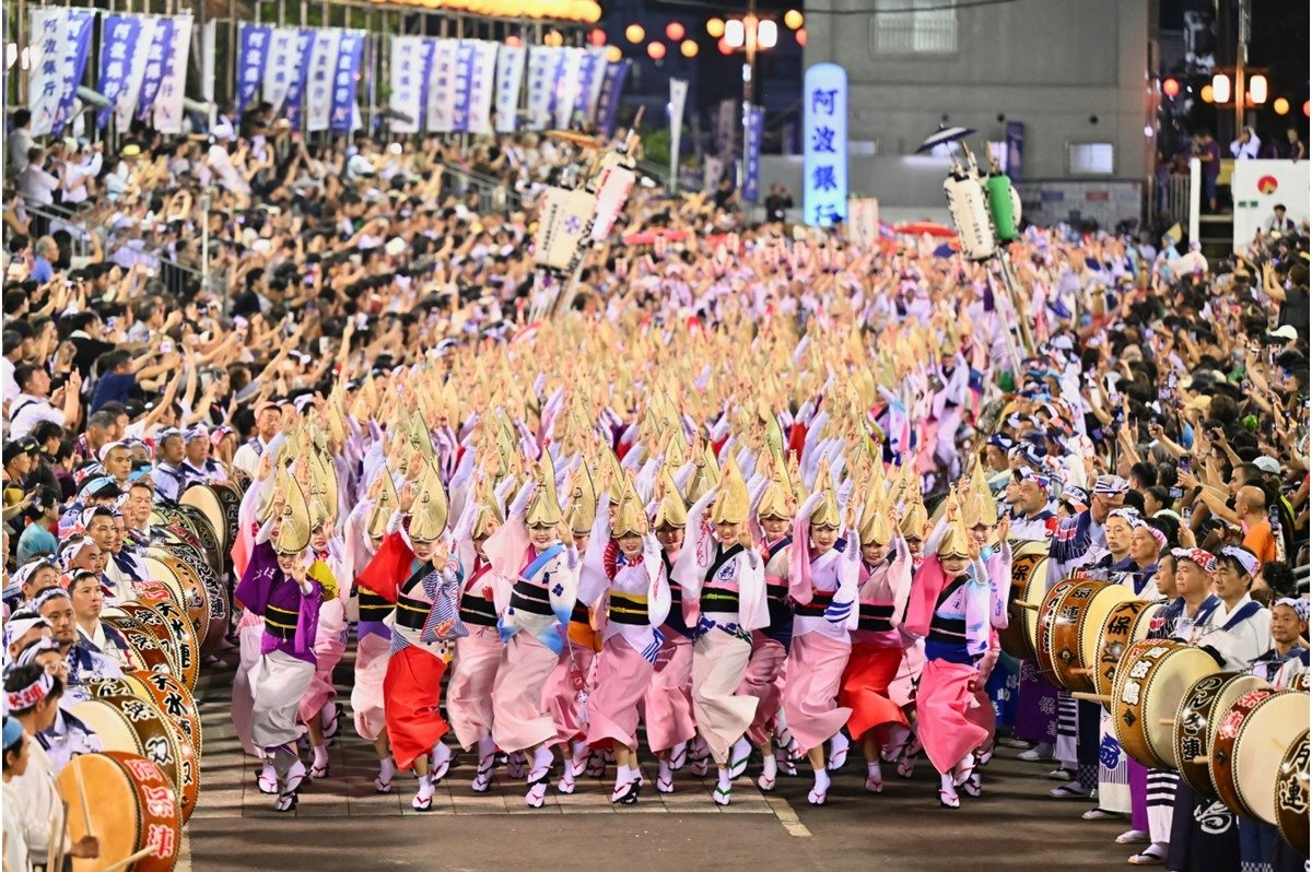阿波おどりの総おどりは必見です