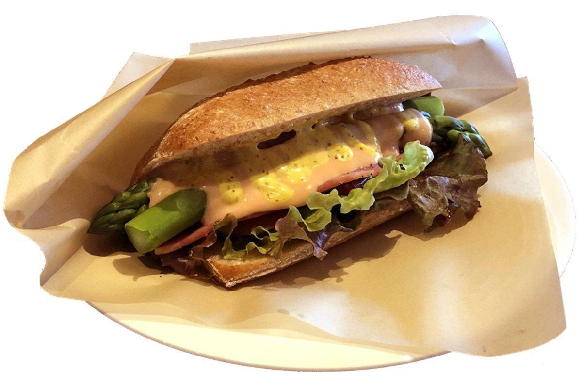ランチにもいい名物の「喜多方産朝採り アスパラドッグ」