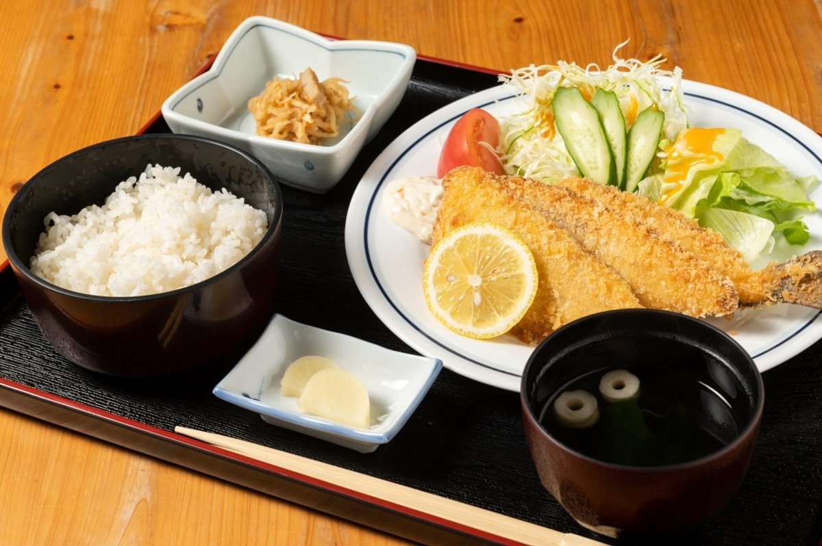 ランチ名物は「あまごフライ定食」1700円