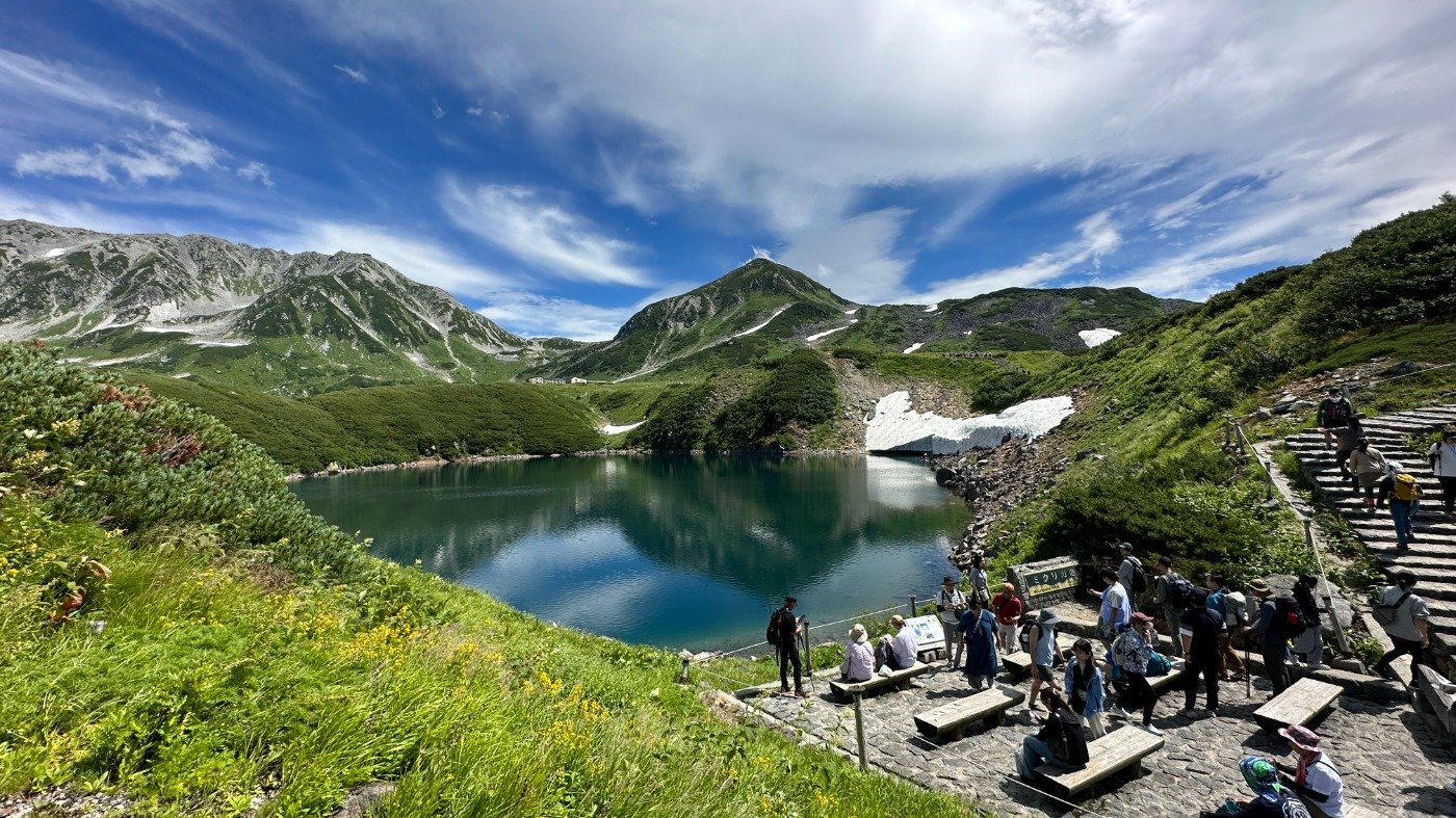 みくりが池は室堂を代表する絶景スポットです