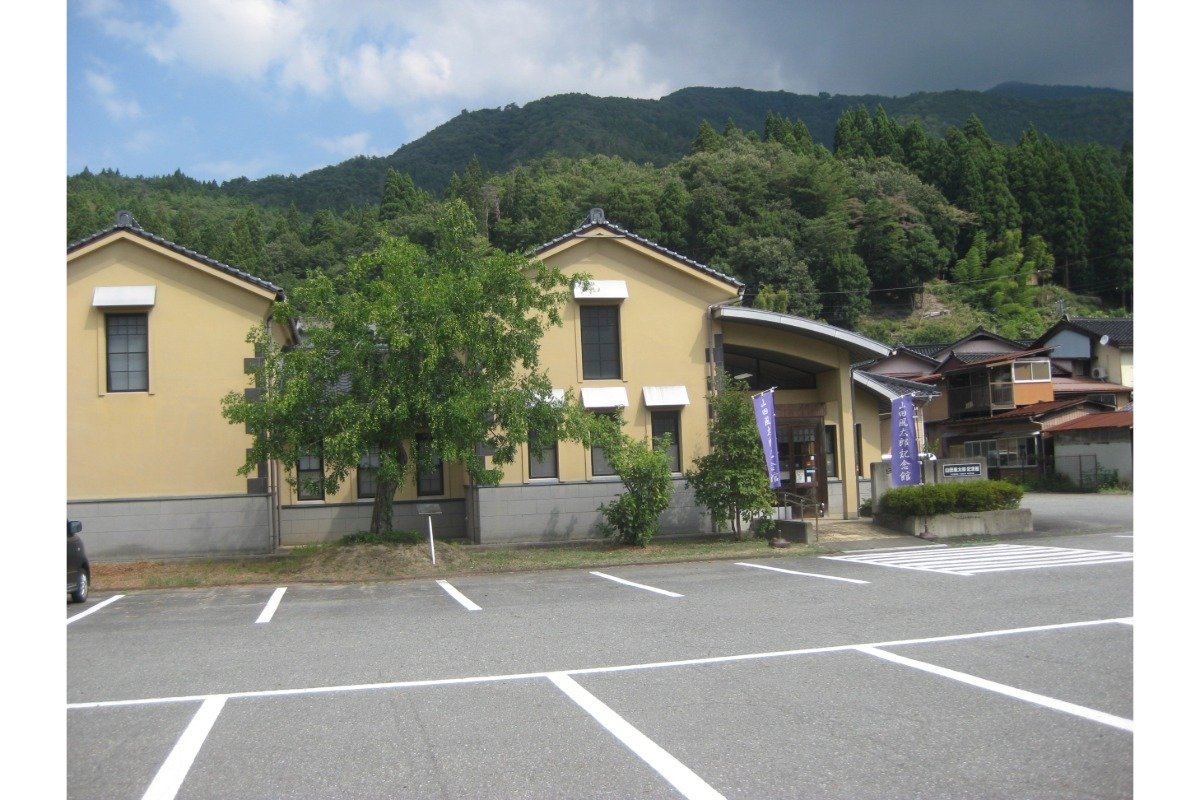 記念館を拠点に、山陰街道の町並みを散策したい
