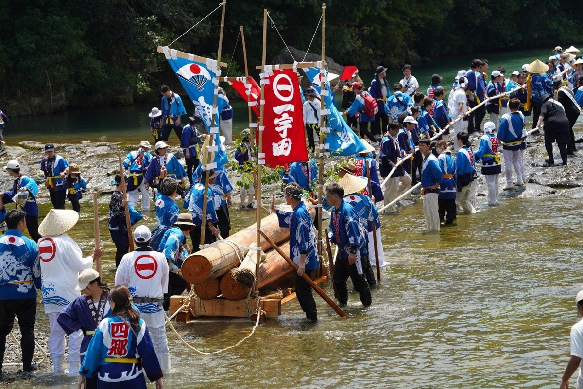 五十鈴川をさかのぼる「川曳」
