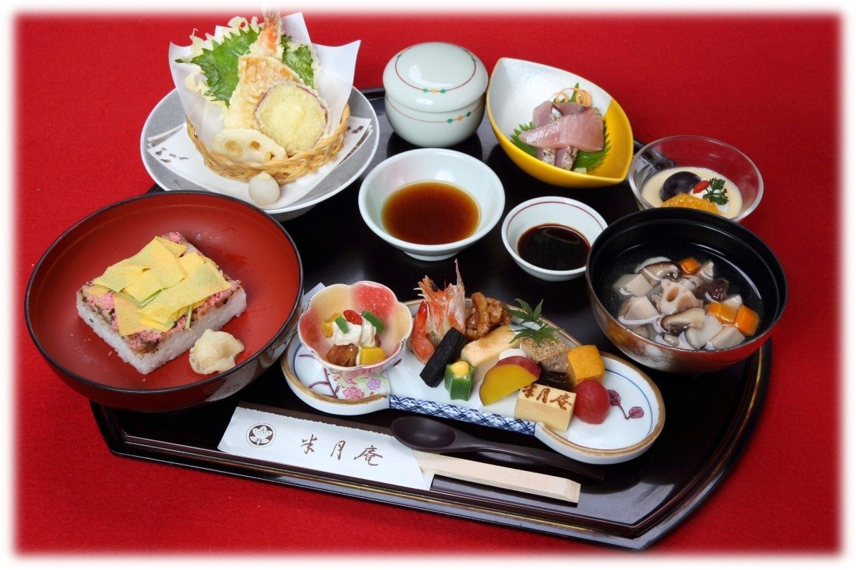 「半月御膳」2750円