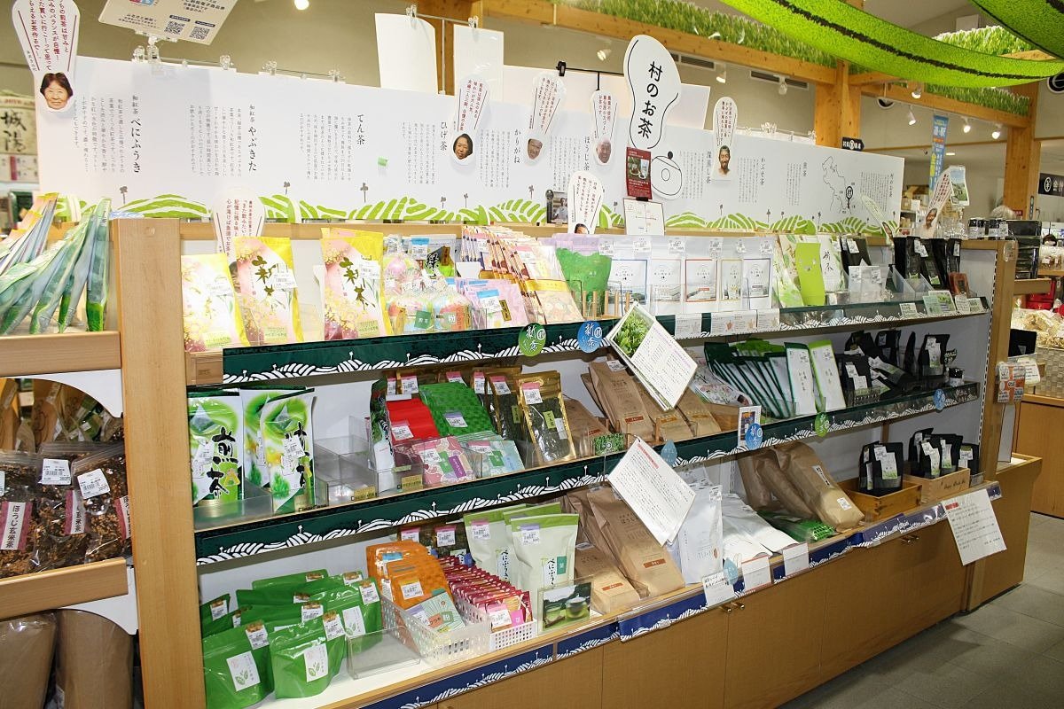 地元の茶農家が紹介されているコーナーも