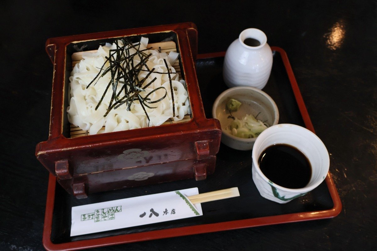 ころとはつゆが違う「ざるきしめん（中）」1050円
