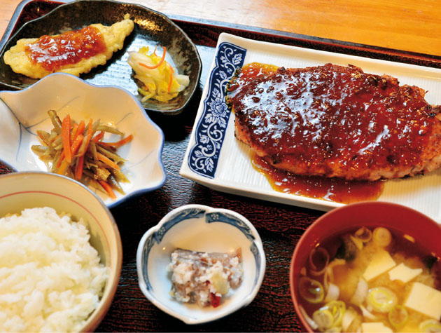 旬の海の幸、のせ放題！「釧路和商市場」の名物丼