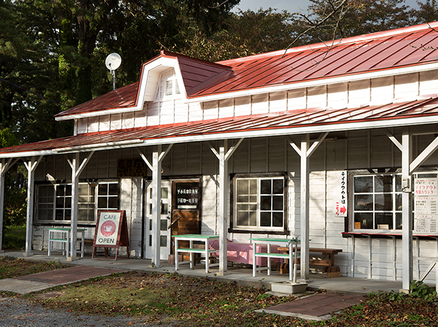 【津軽鉄道芦野公園駅下車すぐ】