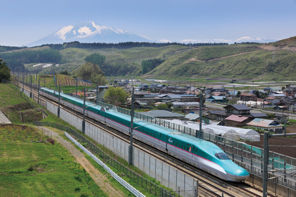 東北新幹線E5系「はやぶさ」