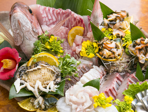 旬の海の幸、のせ放題！
「釧路和商市場」の名物丼
