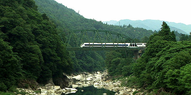 中山道トレイン（04）ワイドな車窓を飾る景観