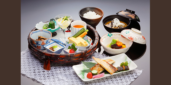 10 裏磐梯高原ホテル「季節の和朝食膳」