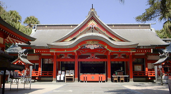 恋が叶う！？　縁結びの神社
「青島神社」へ願掛けに

