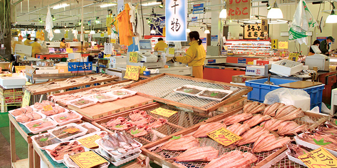 食事もみやげもお任せあれ
市内最大の観光物産センター

