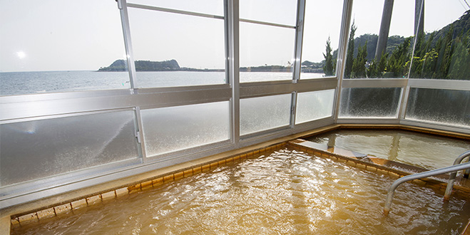 好天の日は四国まで
望める島の秘湯


