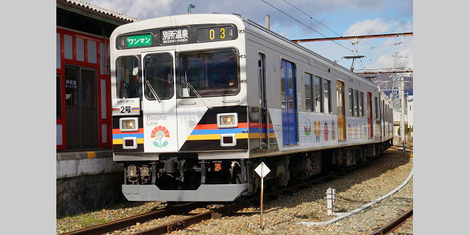 TRAIN　
しなの鉄道　観光列車「ろくもん」

